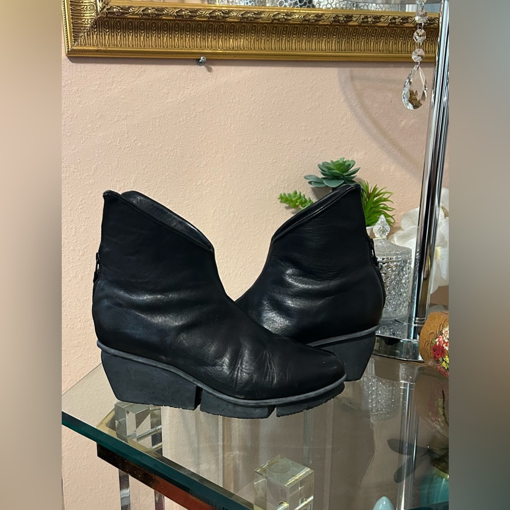 Trippen Black Leather Ankle Boots Size 39/8.5-9